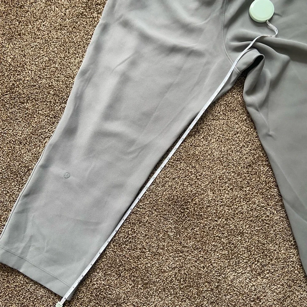 Lululemon On the Fly Wide Leg 7/8 Pant Size 10 Grey Sage Cropped High Rise